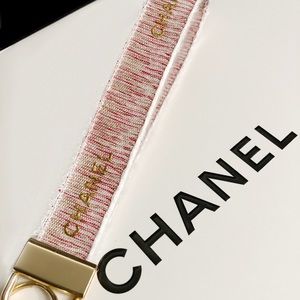 CHANEL HOLIDAY 2021 keychain key holder